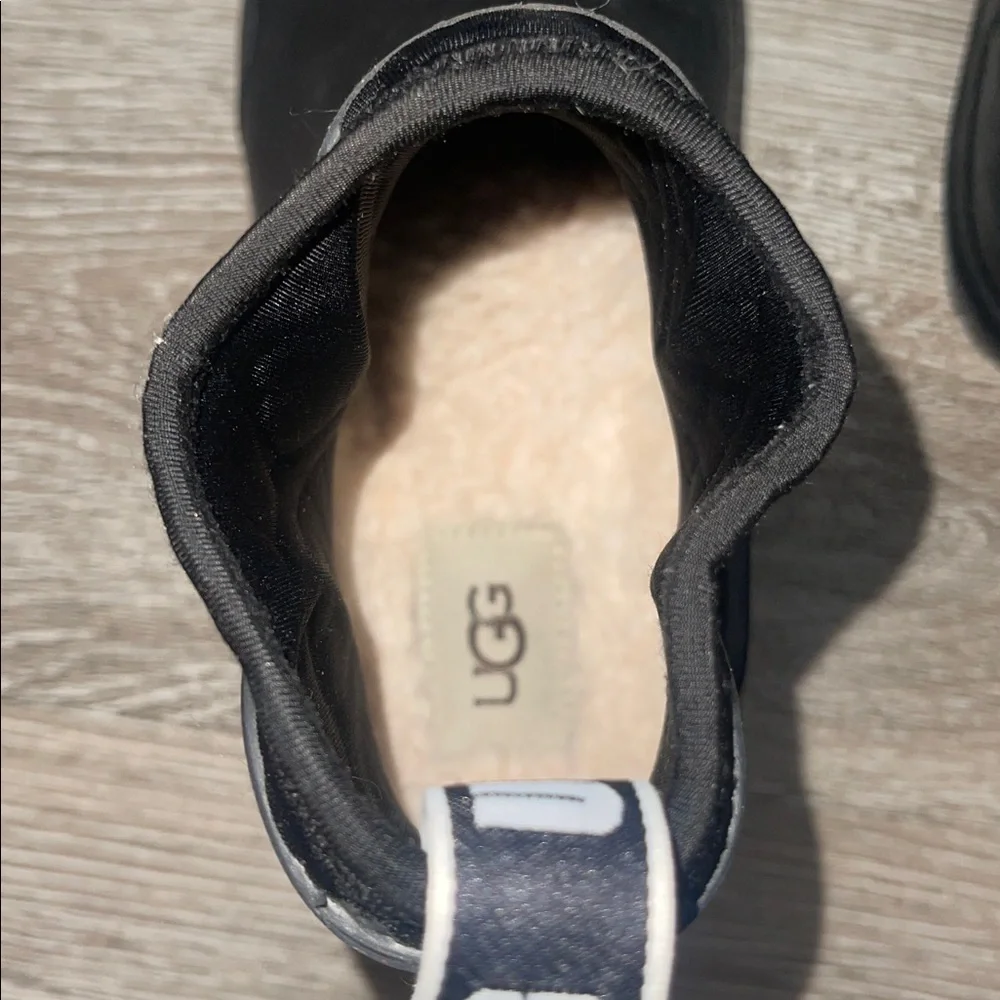 Ugg Black Ankle Rain Boots Sherpa lined spring size 6 casual shoes chevonne